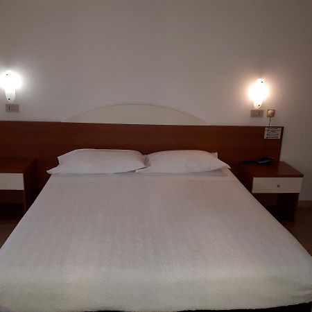 Hotel Ciclamino Риоло Терме Екстериор снимка